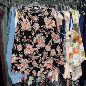 Star Vixen Pink and Gray Sleeveless Graphic Blouse
